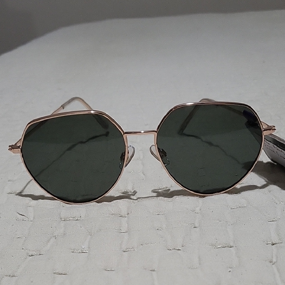 NWT Foster Grant Gold Aviator Style Sunglasses